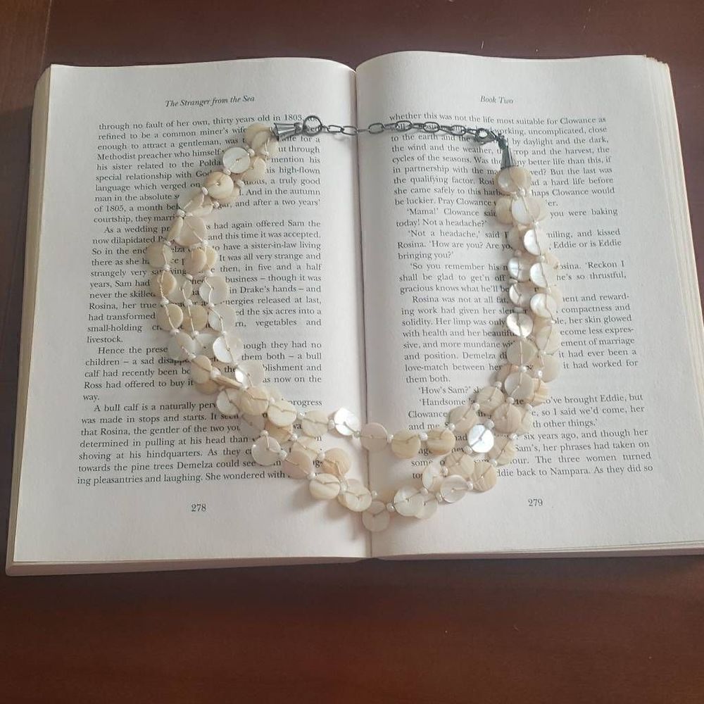 ‎Vintage Shell Necklace - Picture 2 of 7